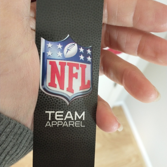 NFL Licensed Men's Tampa Bay Buccaneers Red/Light Up Ugly Sweater Sz XL - Picture 9 of 15